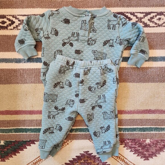 🌻5/$25🌻 Matching quilted pajama set - Picture 3 of 3